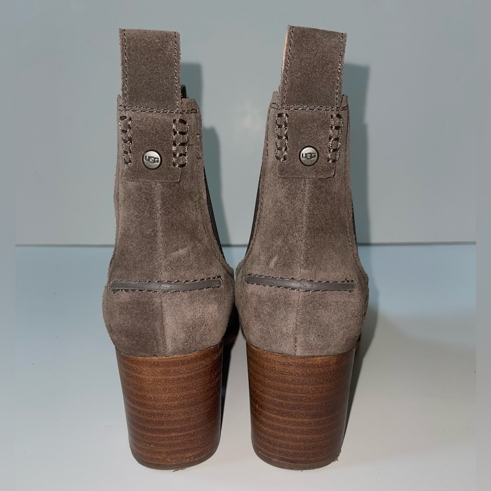 UGG FAYE CHELSEA SUEDE BOOTIE IN MYSTERIOUS BROWN SIZE 8 - Picture 3 of 10